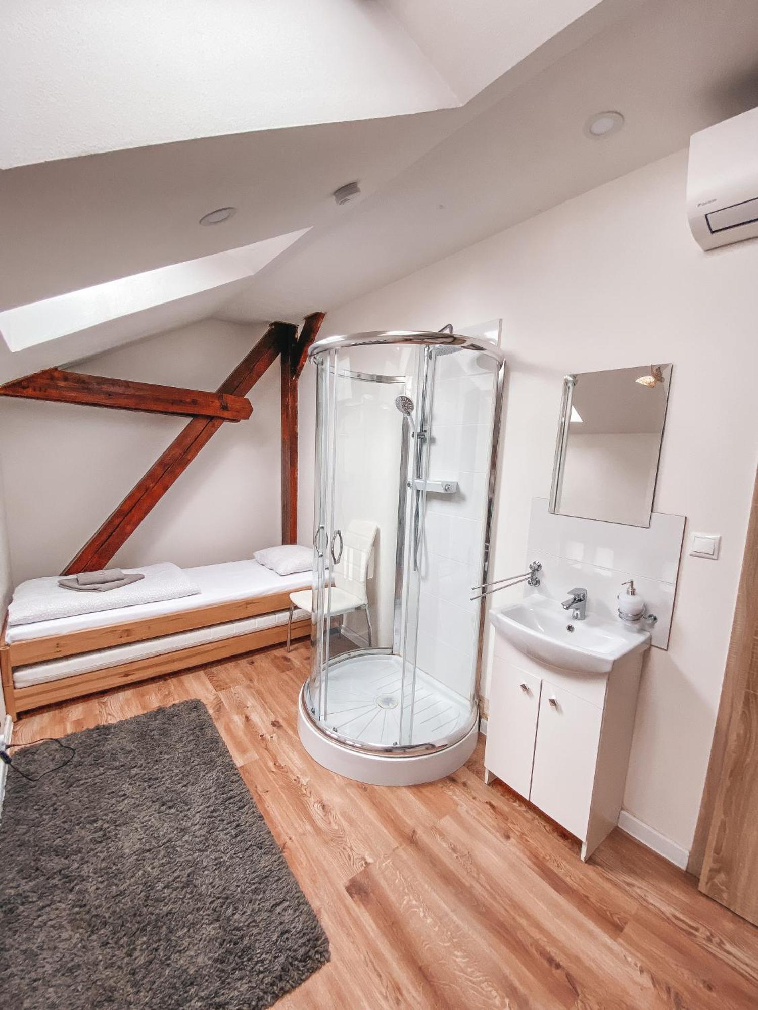 Blue Lotus Apartments 布拉迪斯拉发 外观 照片