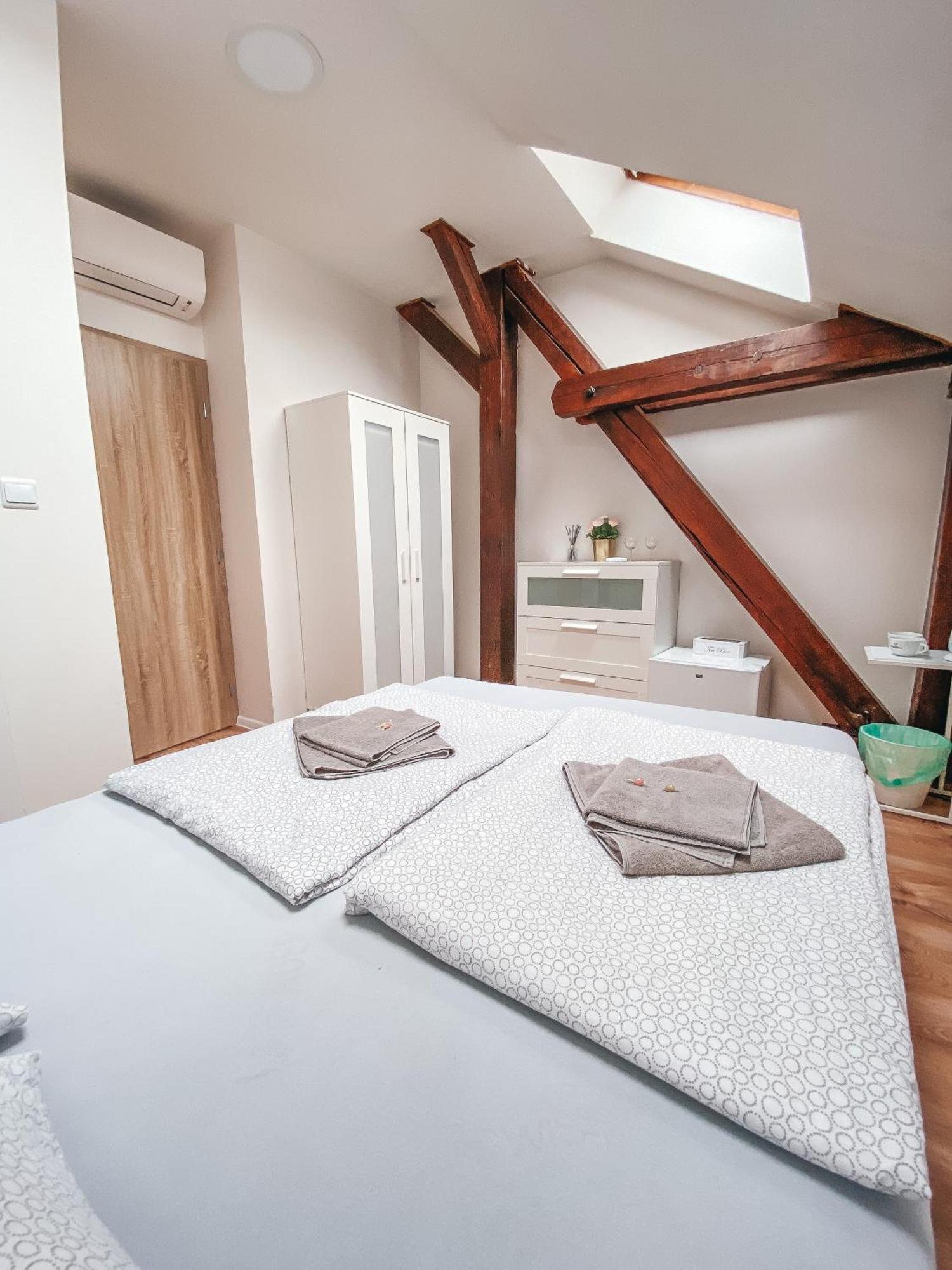 Blue Lotus Apartments 布拉迪斯拉发 外观 照片
