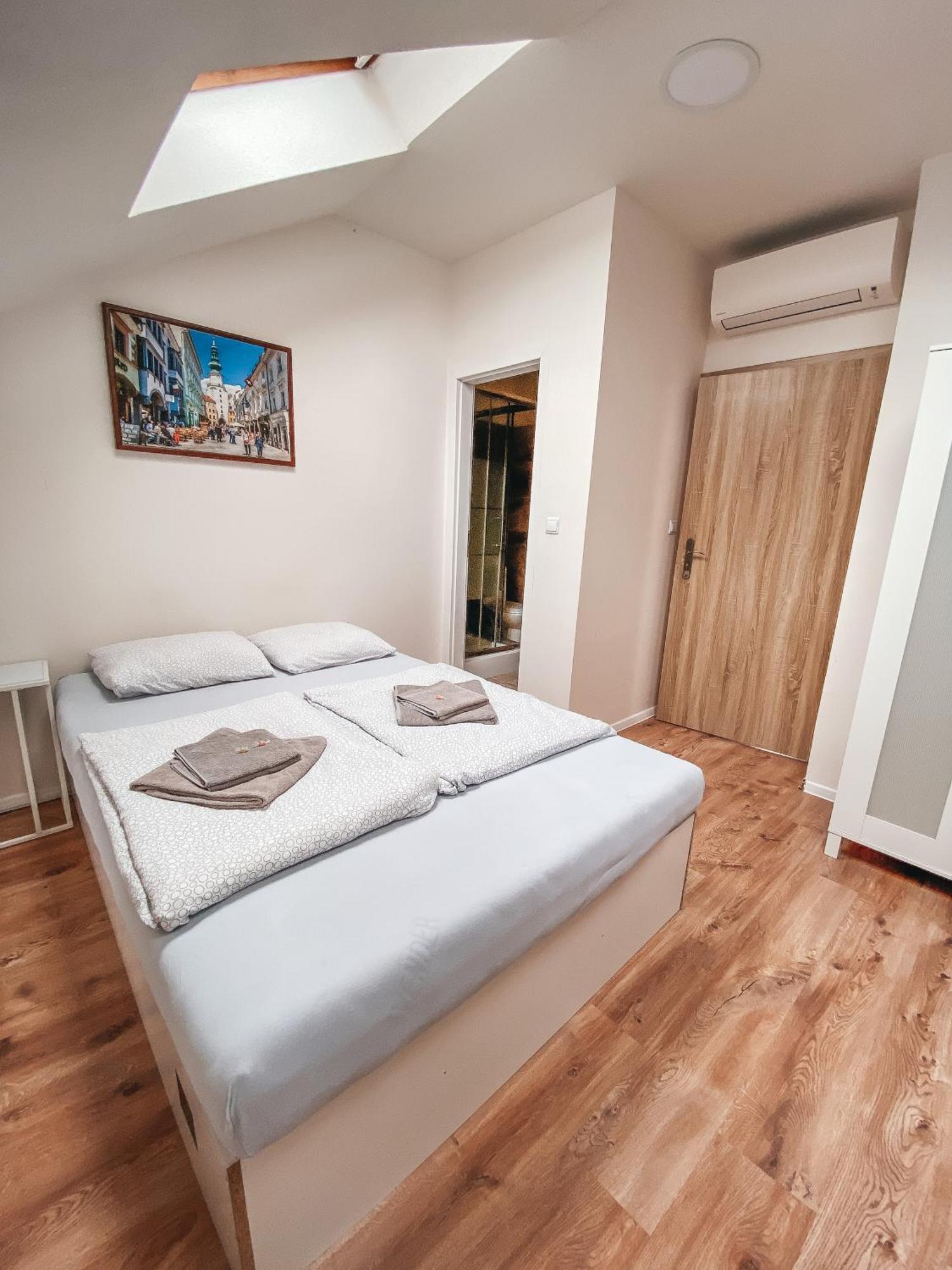 Blue Lotus Apartments 布拉迪斯拉发 外观 照片