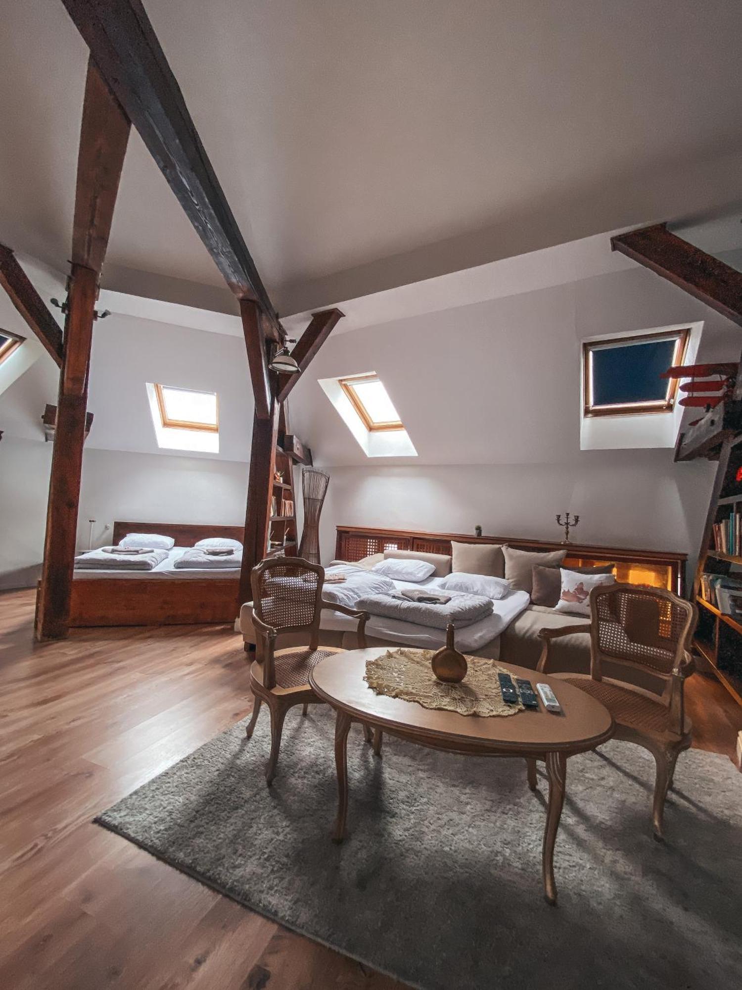 Blue Lotus Apartments 布拉迪斯拉发 外观 照片